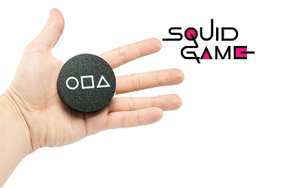 Squid Game – Hra kostky GONGGI v kulaté krabičce